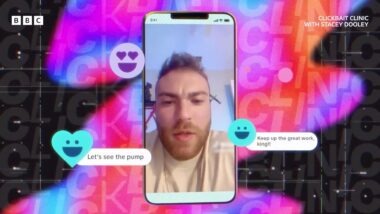 Beeld uit de trailer van de BBC-serie Clickbait Clinic met een influencer op een telefoonscherm