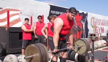 Deadlift tijdens de krachtwedstrijd tussen vegans en vleeseters